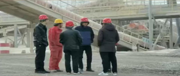 鑫金山機械技術人員不畏嚴寒在生產(chǎn)現(xiàn)場第一線，實地勘測調(diào)查